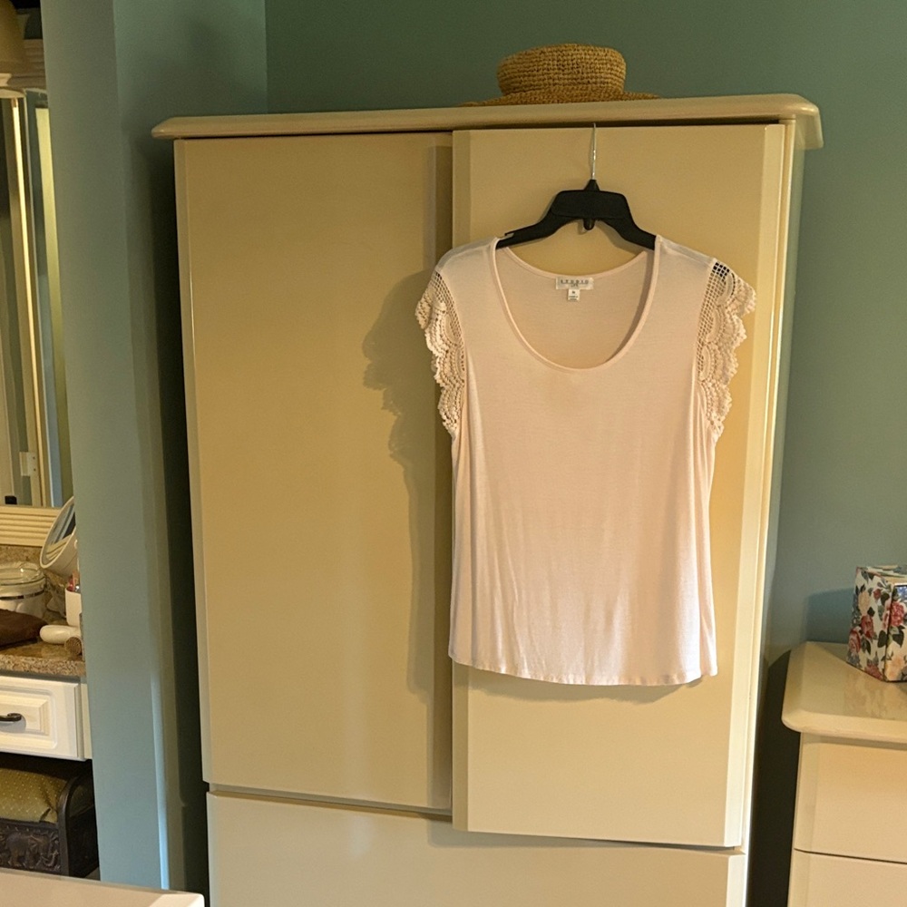 Studio Blush color top